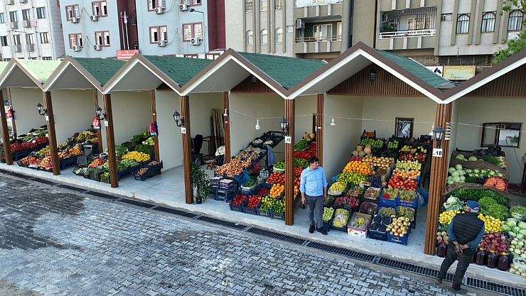 Görüntü kirliliği oluşturan pazarın yerini modern pazar aldı