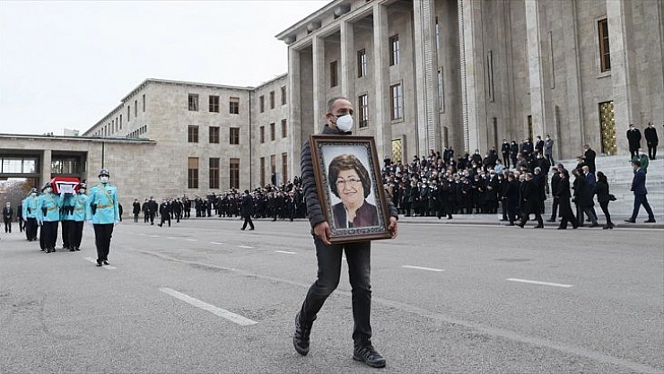 Güldal Akşit son yolculuğuna uğurlandı