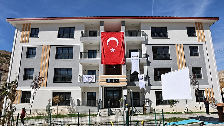 Gürün'de 85 konut teslim edildi