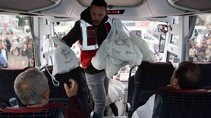 Hacı kafilesi hediyelerle uğurlandı!