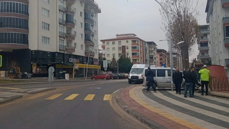 İstinat duvarına çaptı
