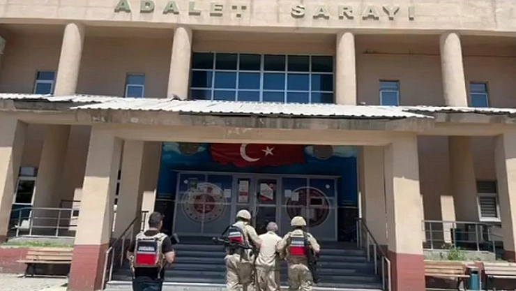 Hakkari'de aranan 30 şahıs yakalandı