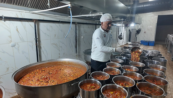 Haliliye'de ihtiyaç sahiplerine sıcak yemek hizmeti