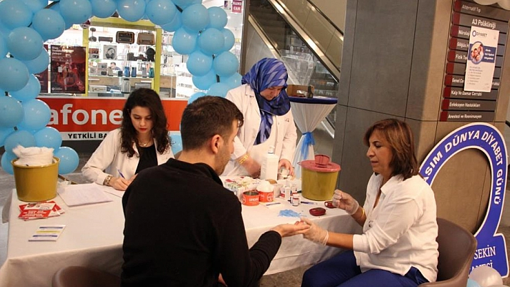 Hastanede diyabet stantları açıldı