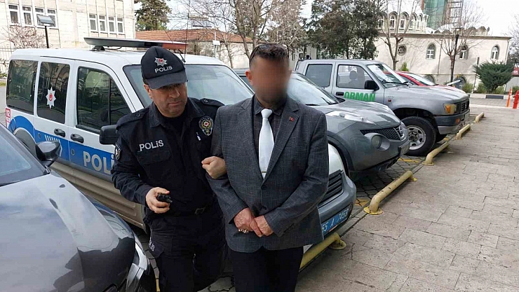 Hastanede müdüre bıçak çekti