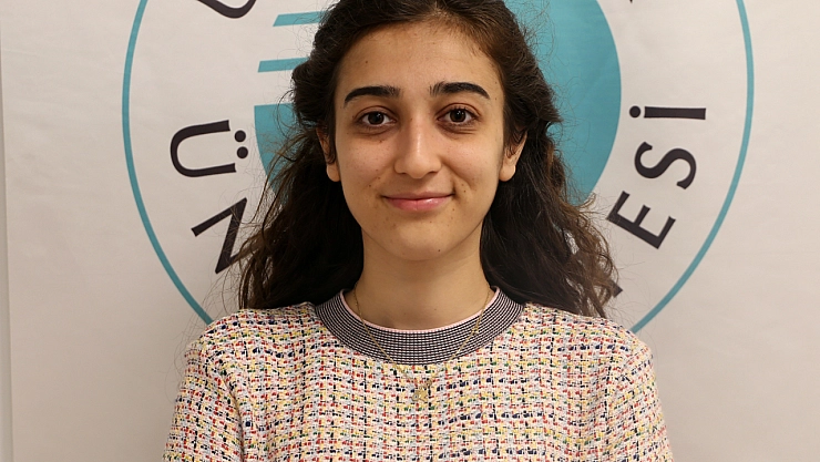 Her 30 dakikada bir yudum suyla ses tellerinizi koruyun!
