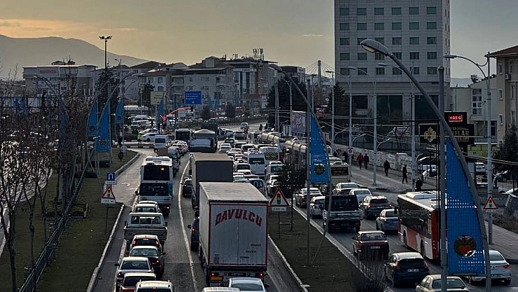 Her depremde aynı trafik, aynı kuyruk