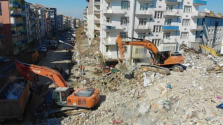 Herkes şehri terk ediyor