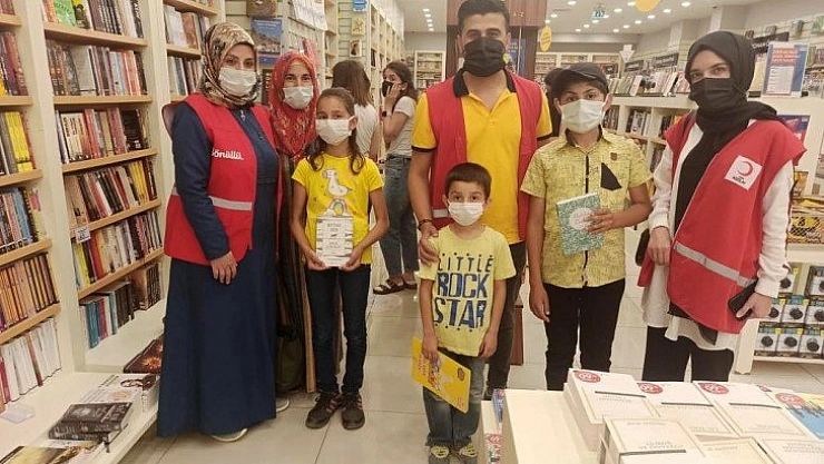 Küçük Hacer'e AVM sürprizi