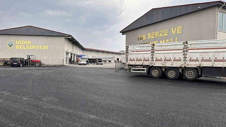 Iğdır'da sıcak asfalt çalışması yapıldı
