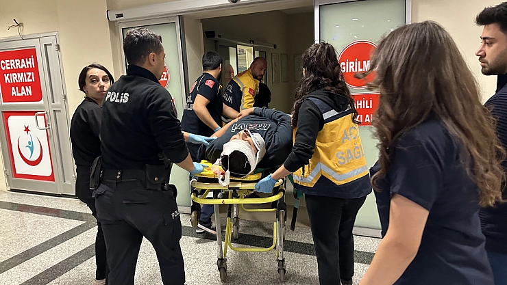 İki otomobil çarpıştı: 1'i ağır 3 yaralı