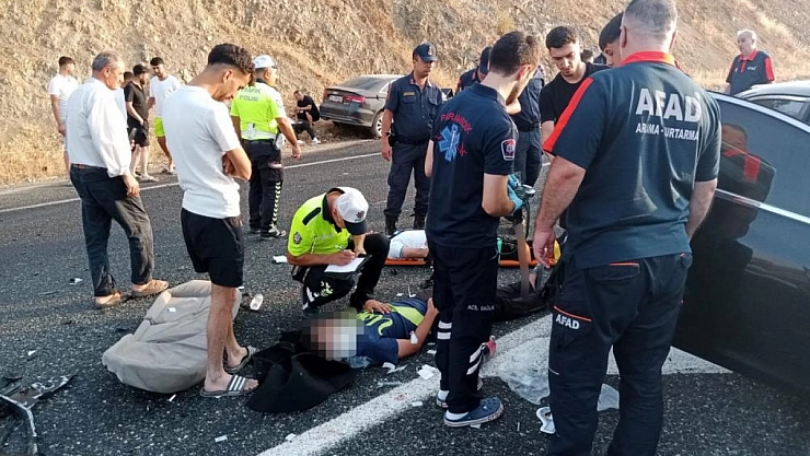 İki otomobil çarpıştı: 1'i ağır 6 yaralı