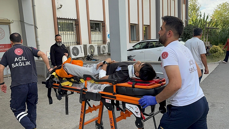 İki otomobil çarpıştı: 2 yaralı