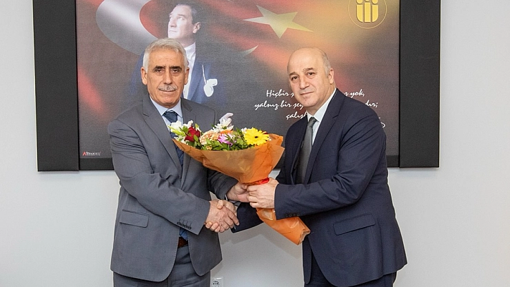 Fen Edebiyat Fakültesine Yeni Dekan!