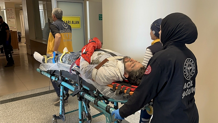 İnşaat iskelesi çöktü: 2 yaralı