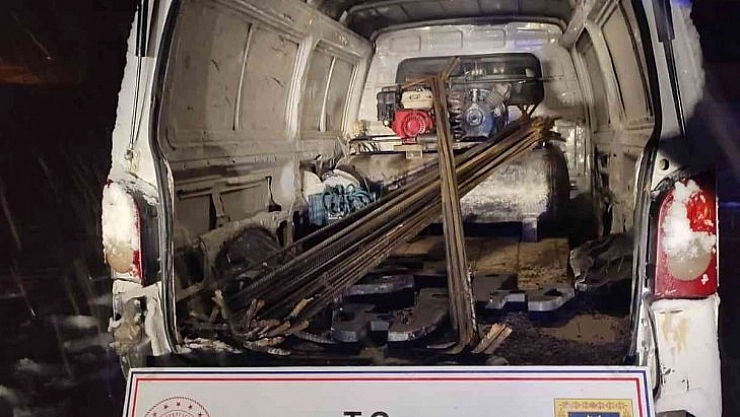 Hırsızlar kara saplandı