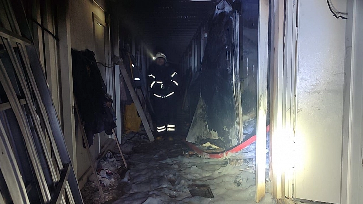 İşçilerin kaldığı konteynerlerde yangın