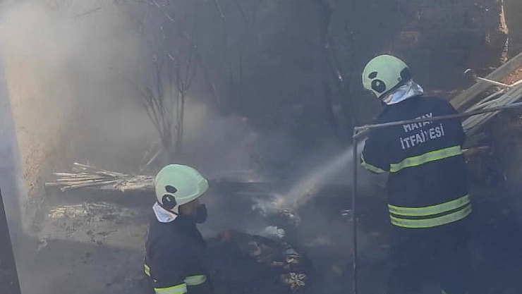 İskenderun'da evin bahçesinden alevler yükseldi
