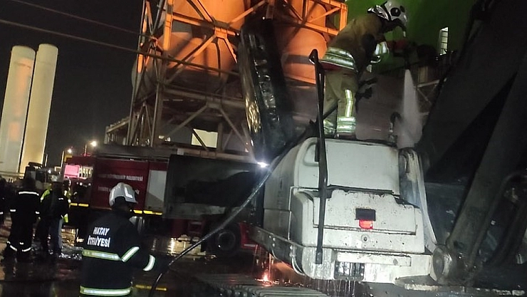 İskenderun'da iş makinesi yangını