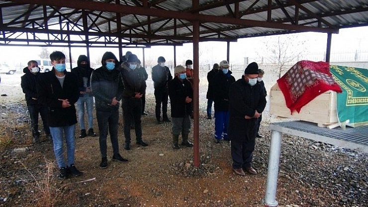 Öldürülen kadın defnedildi