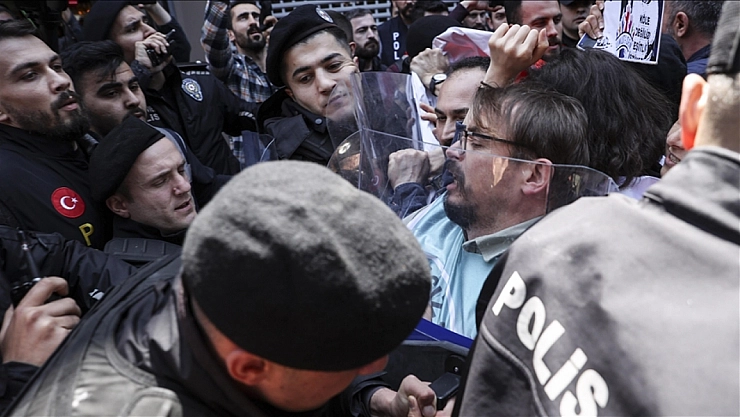 İzinsiz gösteri yapan 30 kişi gözaltına alındı