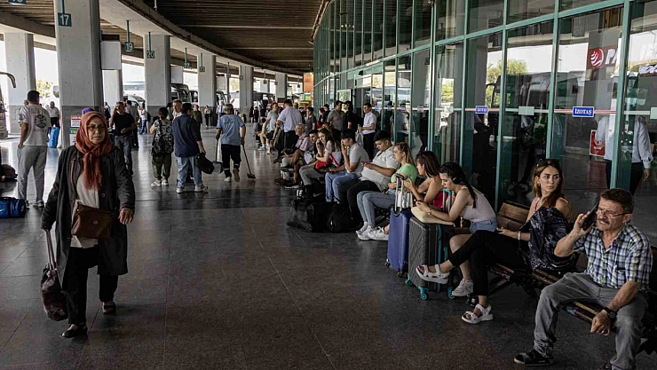Otogarlarda bayram yoğunluğu