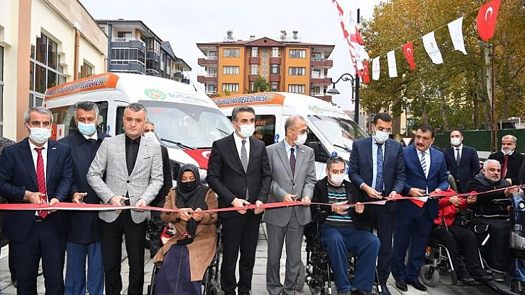 Engelli minibüsleri hizmette