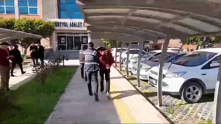 Kablo hırsızları kıskıvrak yakalandı