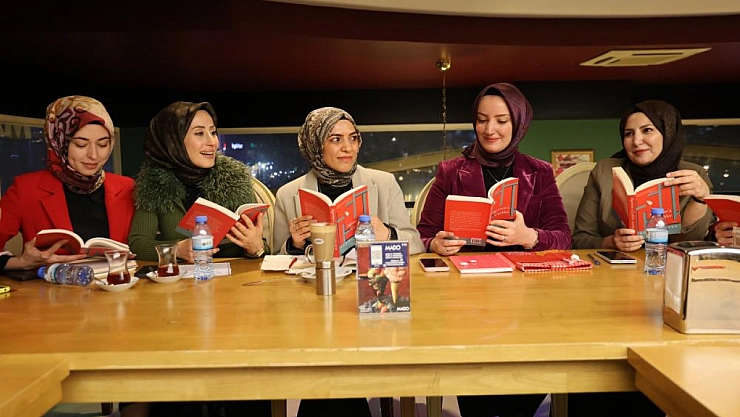 Kadınlar, altın yerine kitap günü yapıyor