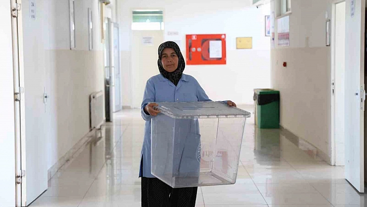 Kahramanmaraş'ta okullarda sandıklar kuruldu