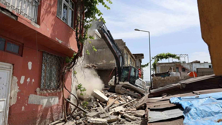 Kahramanmaraş'ta molozları kaldırılması için Japanya'dan destek..!