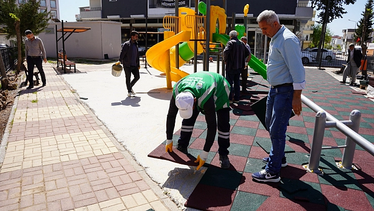 Kahta Belediyesi parkları yaza hazırlıyor