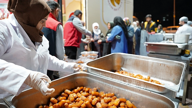 Kahta'da Kadir Gecesi'nde anlamlı ikram