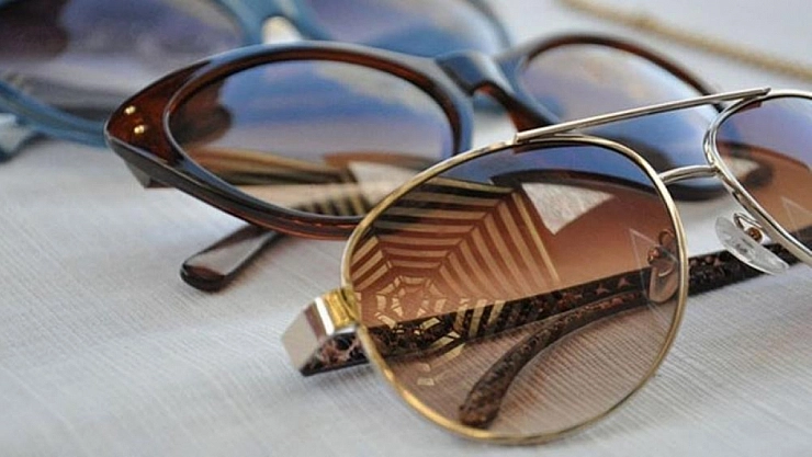 Kalitesiz gözlükler gözde kalıcı hasara yol açabilir