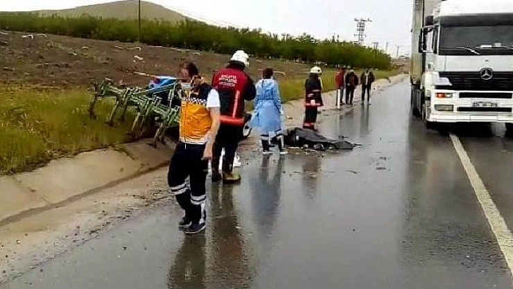 Traktörle çarpıştı