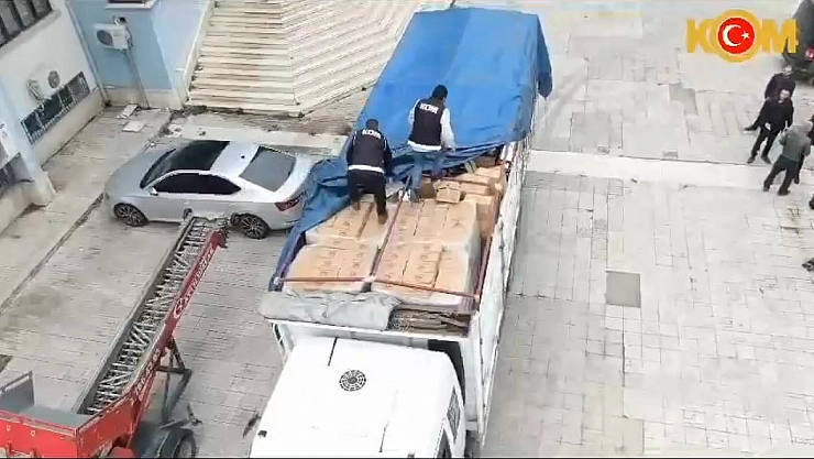 Kamyon kasasında makaron yakalandı