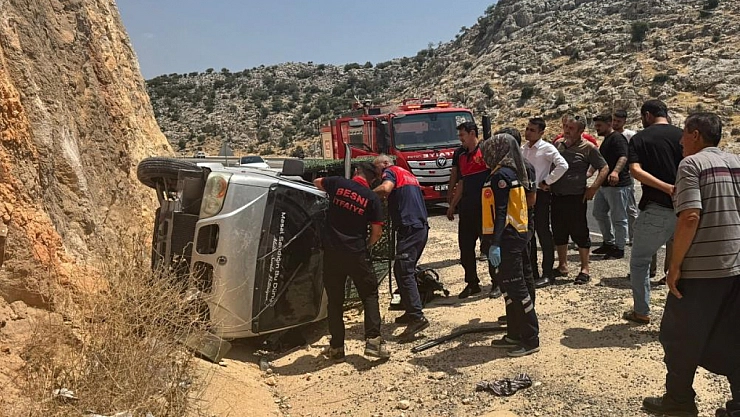 Kamyonet şarampole yuvarlandı