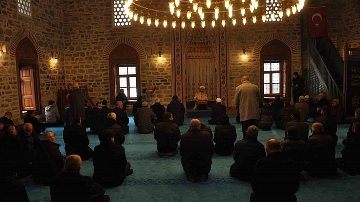 O camide 7 yıl sonra ilk namaz