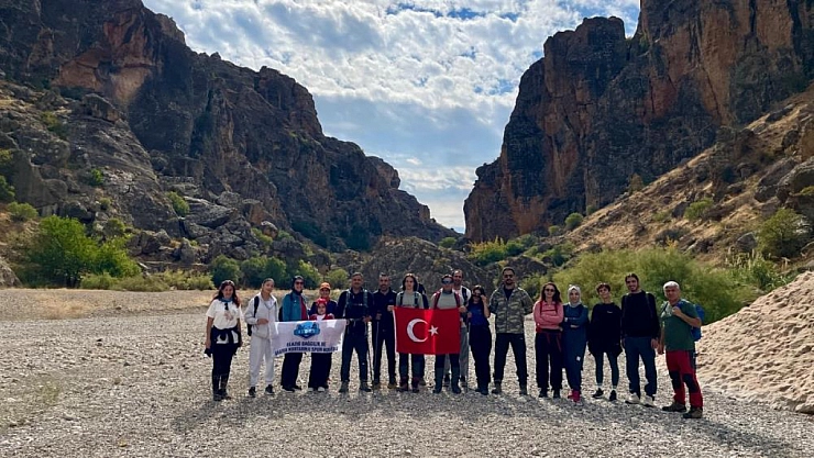Kanyonlarda büyüleyici sonbahar manzarası