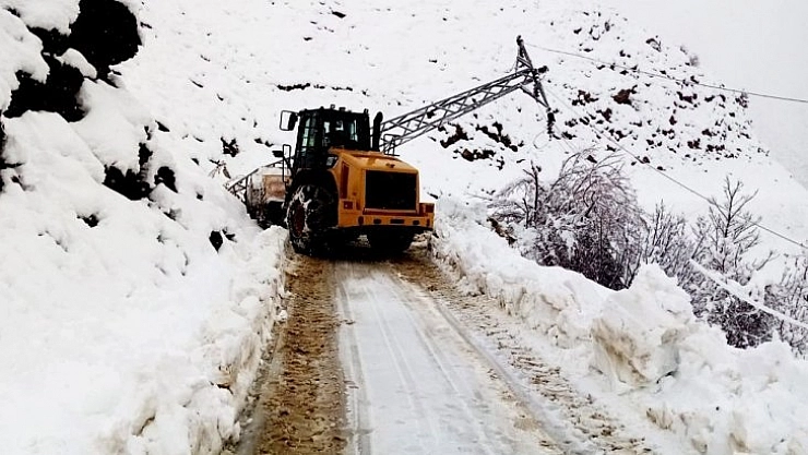 205 mahalle yolu ulaşıma kapandı