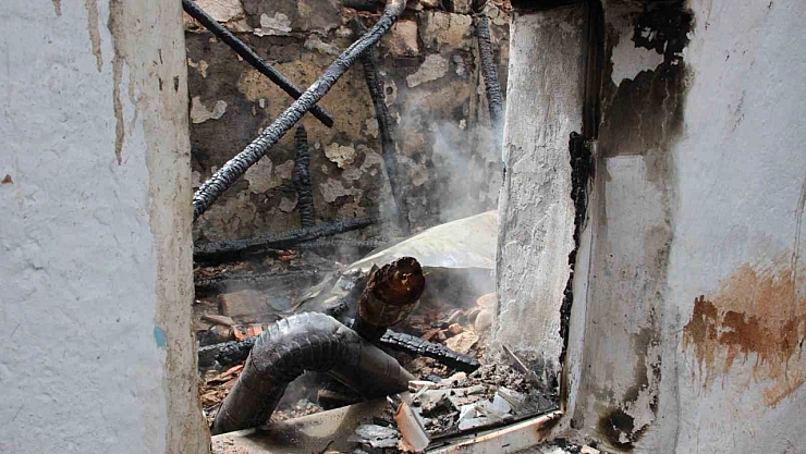 Çıkan yangın da hayatını kaybetti