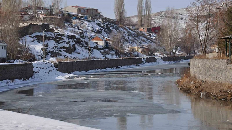 Çay'ın buzları çözüldü