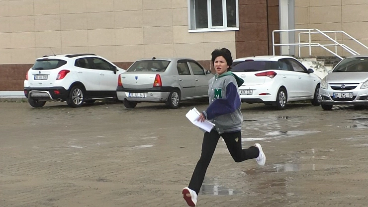 Polis 3 öğrenciyi sınava yetiştirdi!