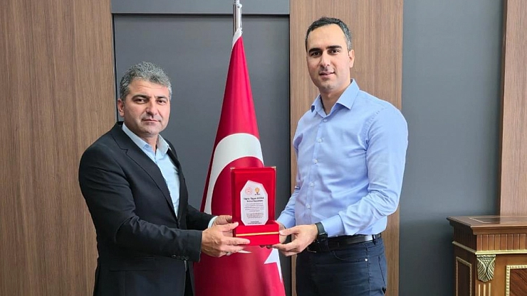 Kaymakam Artar'a veda plaket verildi