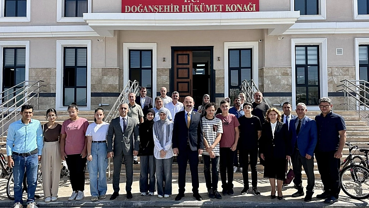 Kaymakam Sungur, LGS'de derece yapan öğrencileri ağırladı