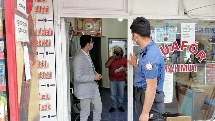 Sosyal mesafe uyarısı