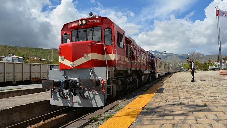 Kayseri, Sivas, Malatya, Elazığ, Bingöl'den geçerek, Bitlis'e ulaşıyor..! Ekonomiye Katkı Sağlıyor..!