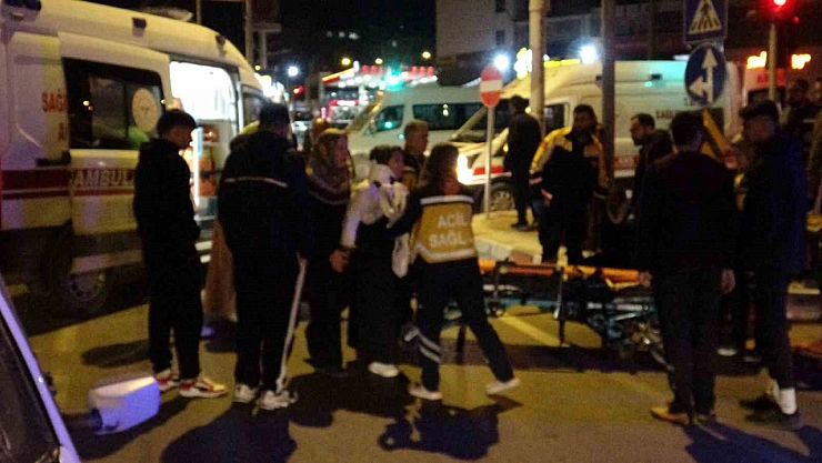 Malatya Elazığ yolunda kaza: Aracını bırakıp kaçtı! 3 yaralı