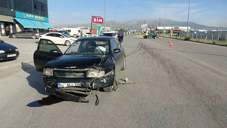 Malatya'da trafik kazası: Sürücü kaçtı, 1 kişi yaralandı