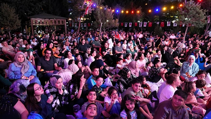 Keçiören'de açık hava sinemalarına yoğun ilgi